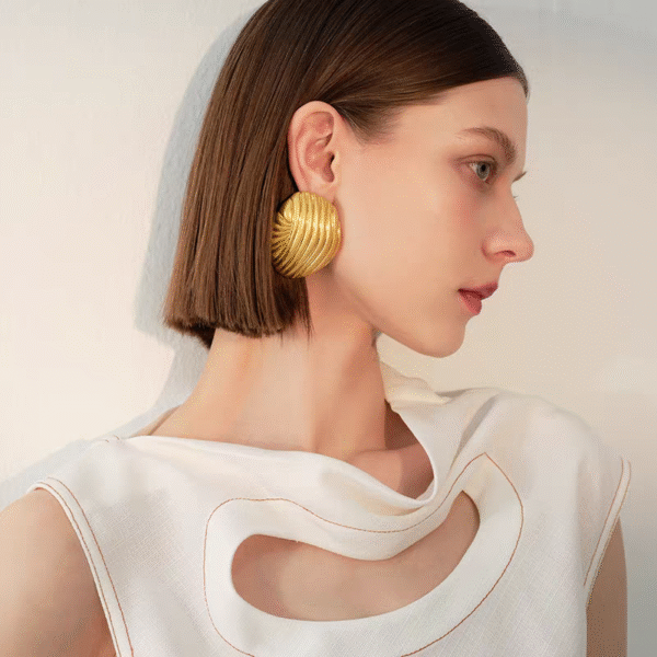Light luxury, high-end, unique and exquisite retro exaggerated shell earrings