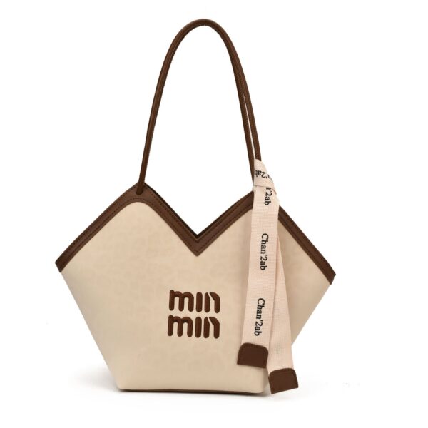 Fashionable and versatile large capacity underarm bag